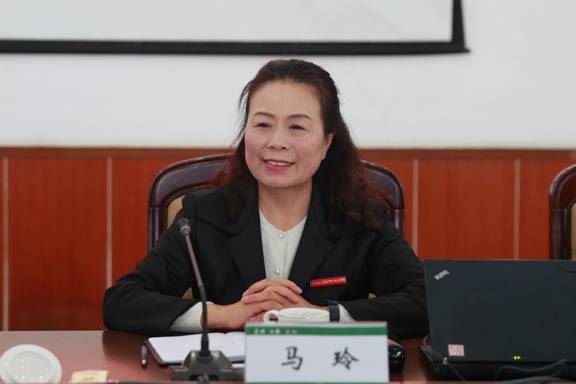 交流会后,苗书记一行参观了我校实训中心.